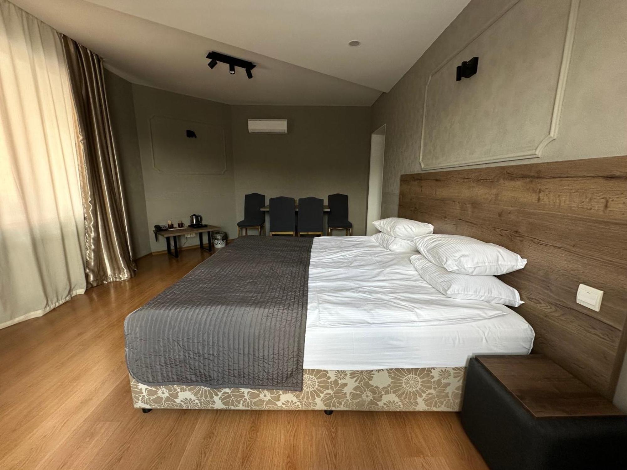 Gloria Standard Hotel