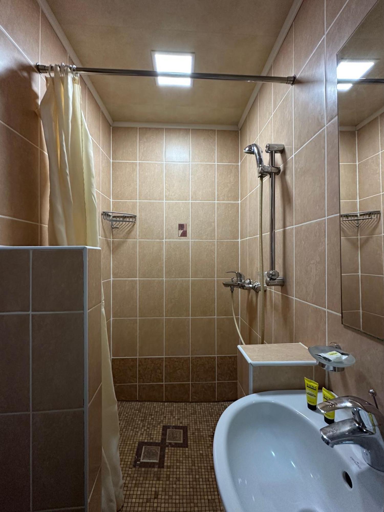 Gloria Standard Hotel *