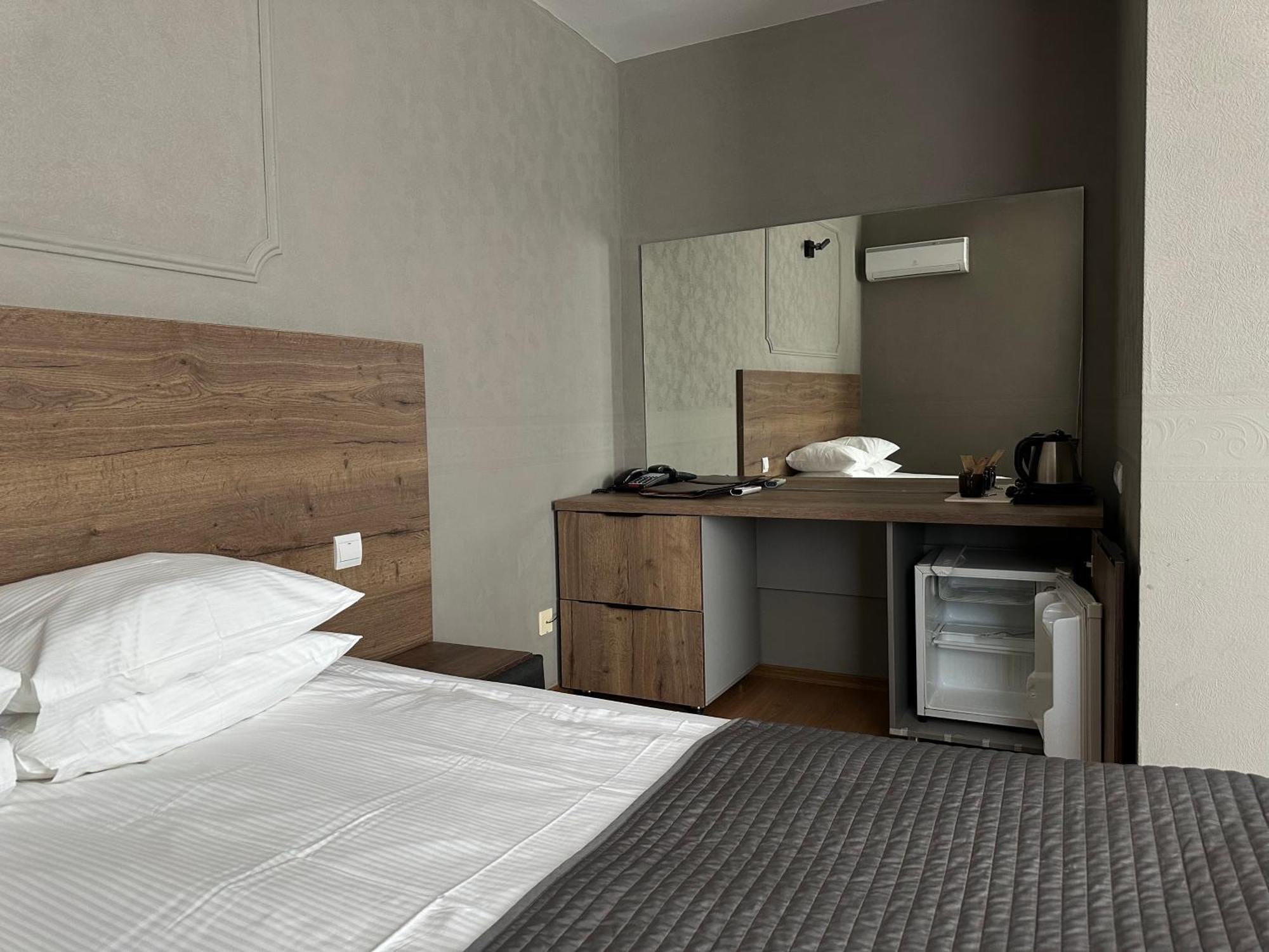 Gloria Standard Hotel *
